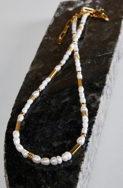 Daisy Pearl Necklace